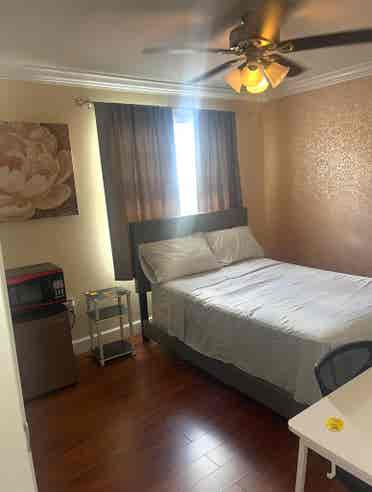 Room for rent in coconut creekk