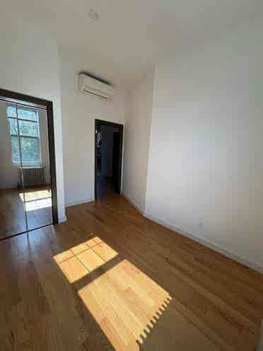 Looking for a female roommate