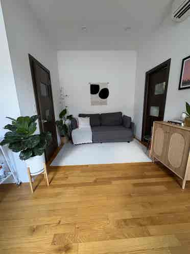 Looking for a female roommate