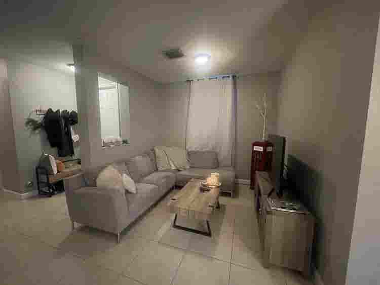 rooms for rent in a Townhome