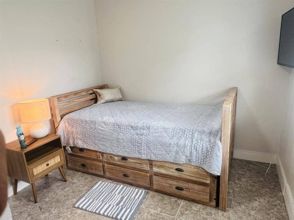 Room for rent / rento dormitorio