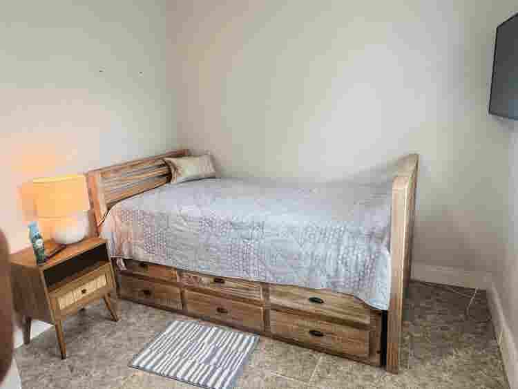 Room for rent / rento dormitorio