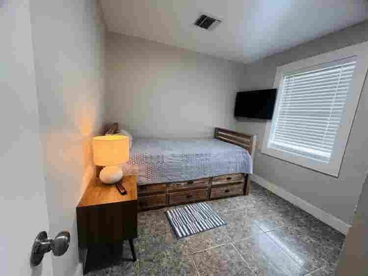 Room for rent / rento dormitorio