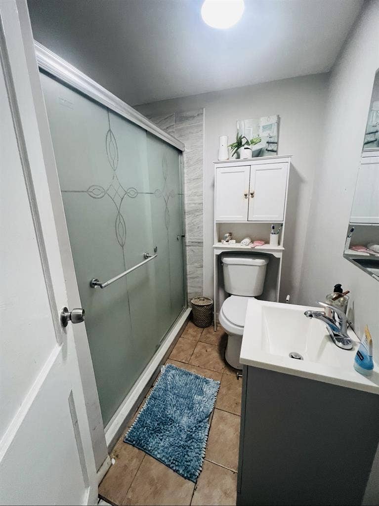 Room for rent / rento dormitorio