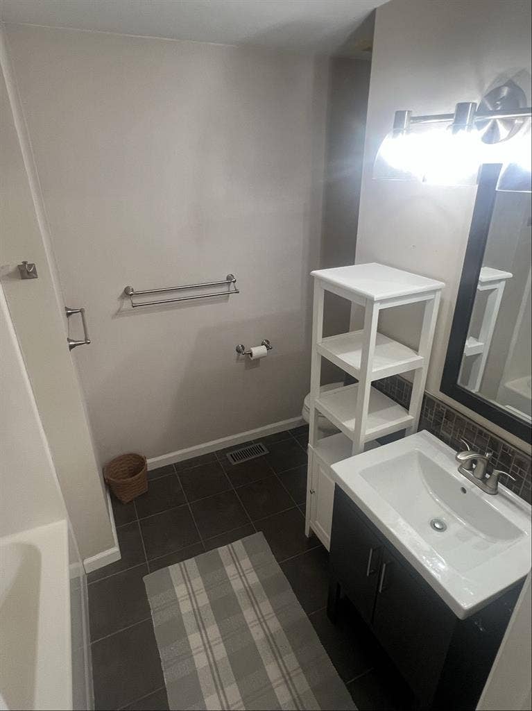 Furnished Room in Greenbrierr