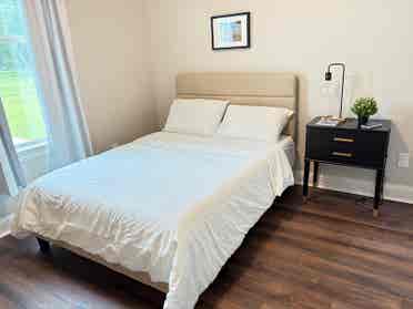 2 ROOMS AVAILABLE FOR RENT!!