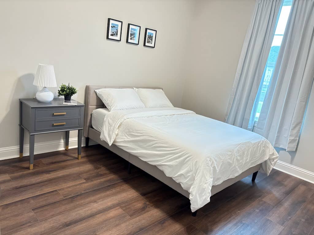 2 ROOMS AVAILABLE FOR RENT!!