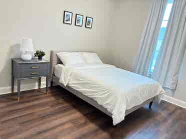 2 ROOMS AVAILABLE FOR RENT!!