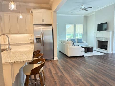 2 ROOMS AVAILABLE FOR RENT!!