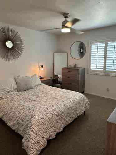 Room/Private Bath Downtown LBC.