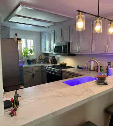 Room/Private Bath Downtown LBC.