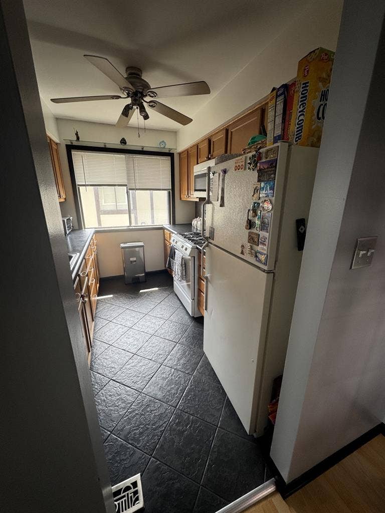Looking for Roommate
