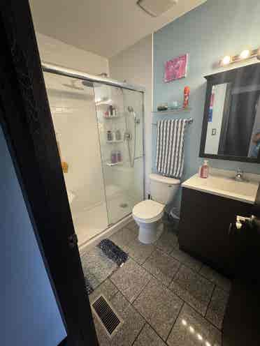 Looking for Roommate