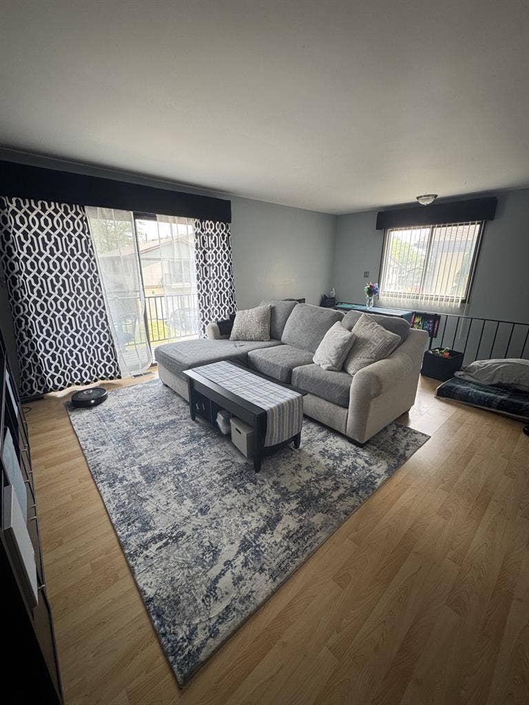 Looking for Roommate