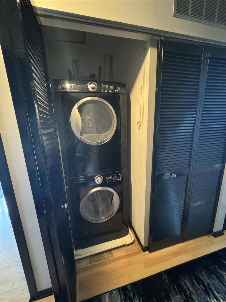 Looking for Roommate
