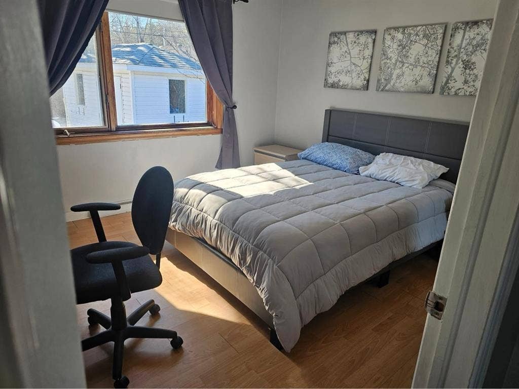 Huge Room 2 minutes away from UQTR!