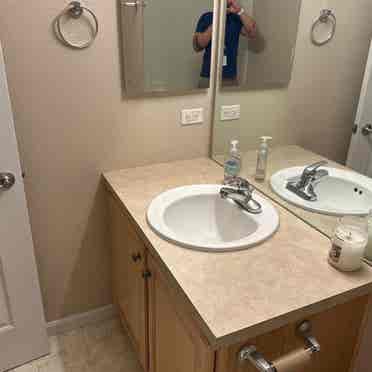 Upstairs Bedroom w/ bathroom