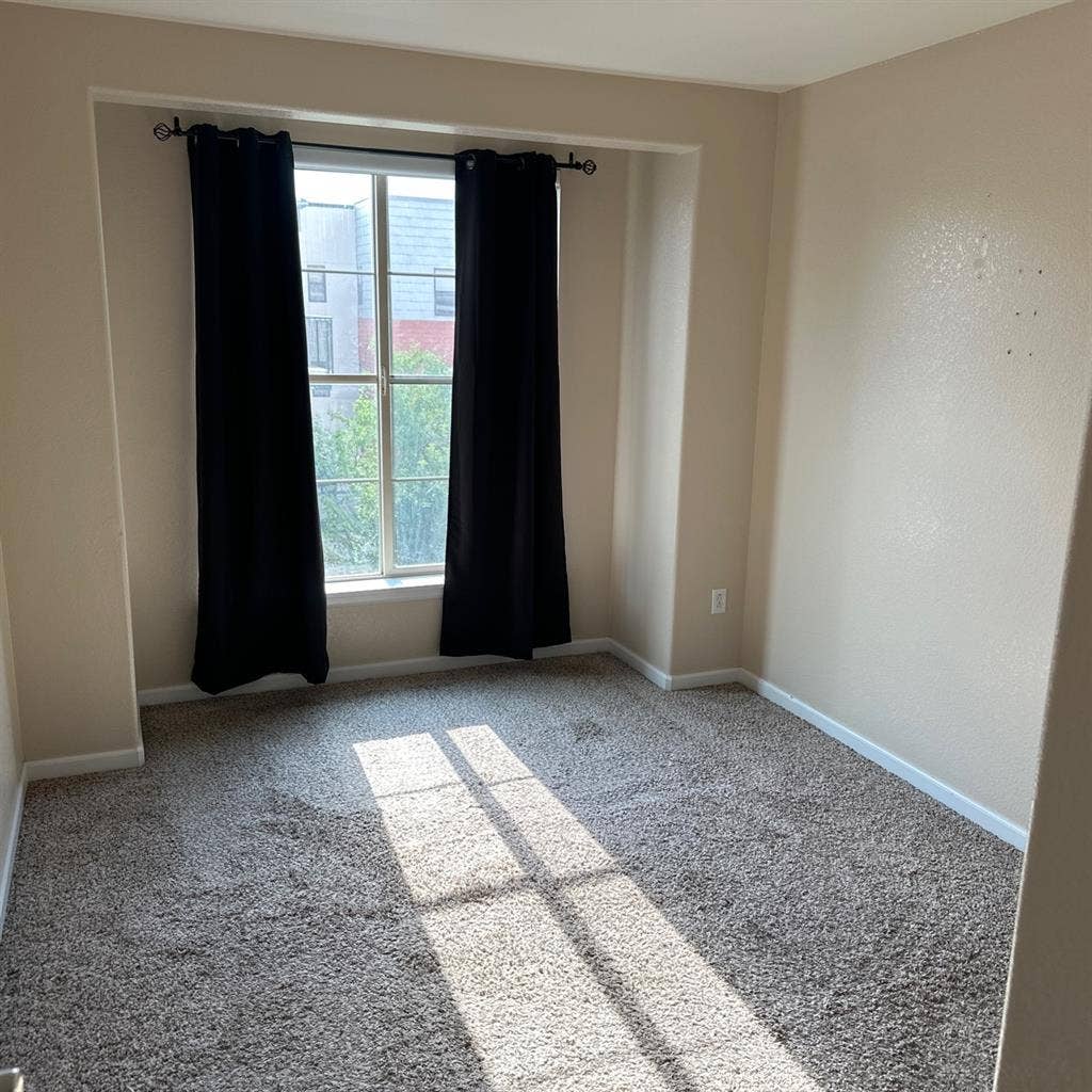 Upstairs Bedroom w/ bathroom