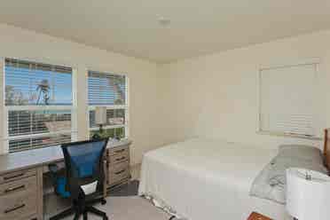 Furnished room for Female