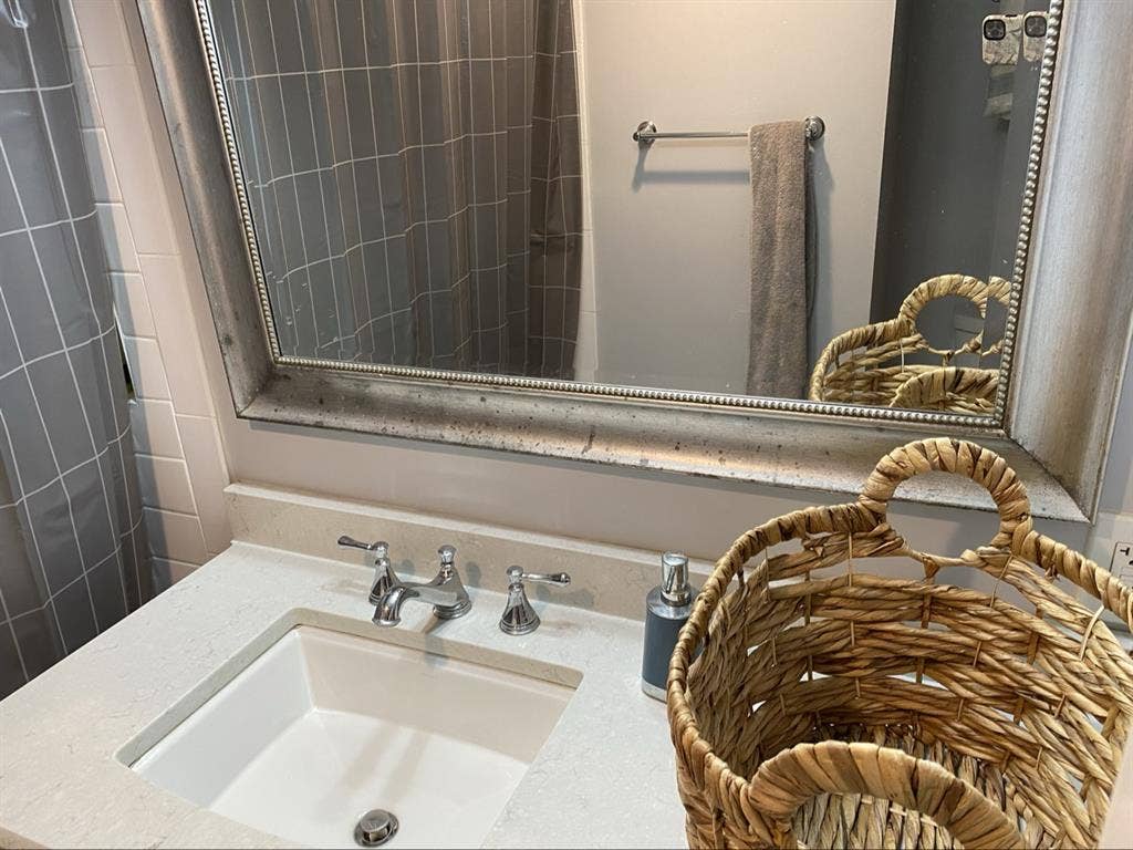 Arlington Condo Room