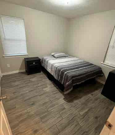 LOOKING FOR FEMALE ROOMATE