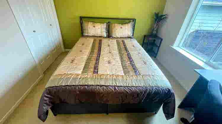 Furnished Room in Issaquah for