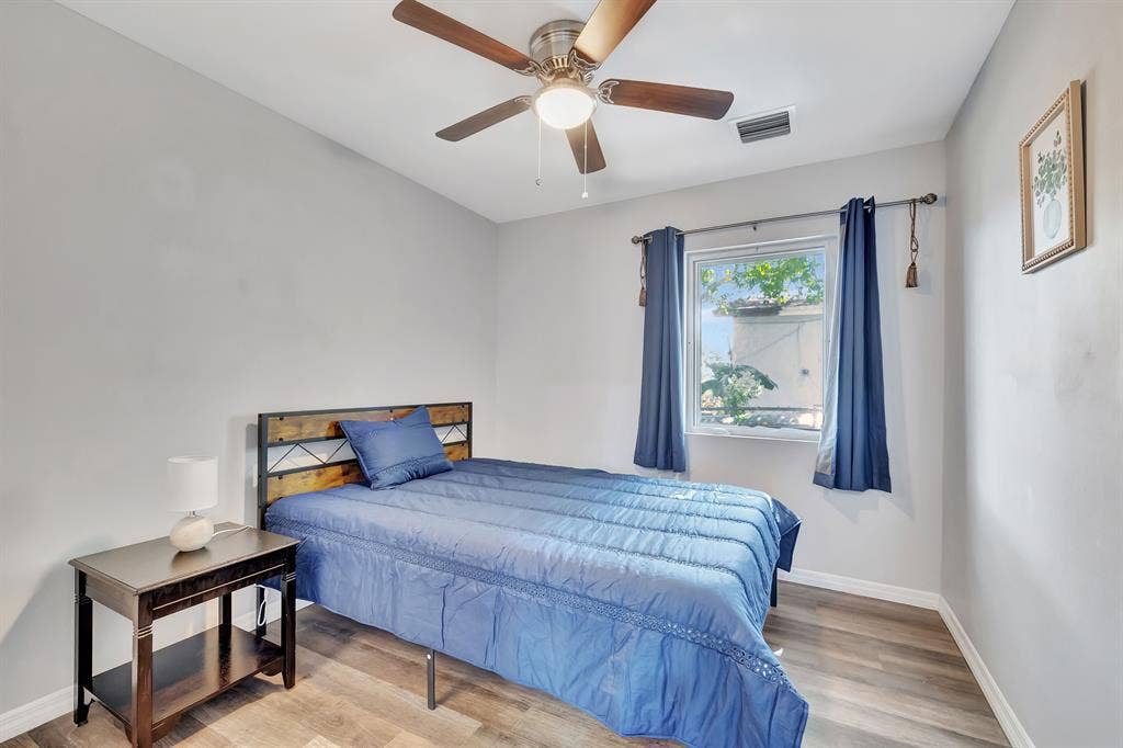 Room for rent/ utilities & WIFI 