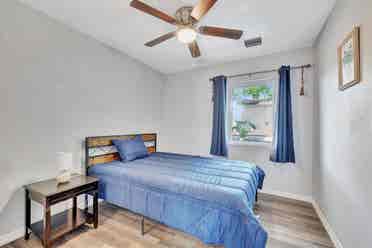 Room for rent/ utilities & WIFI 
