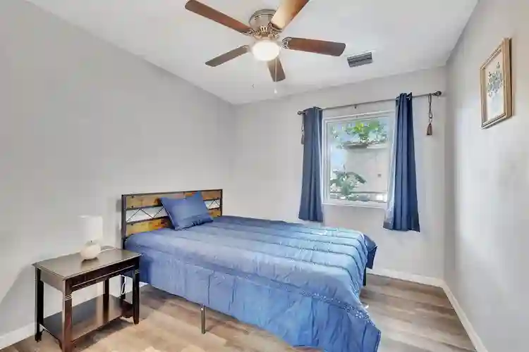 Room for rent/ utilities & WIFI