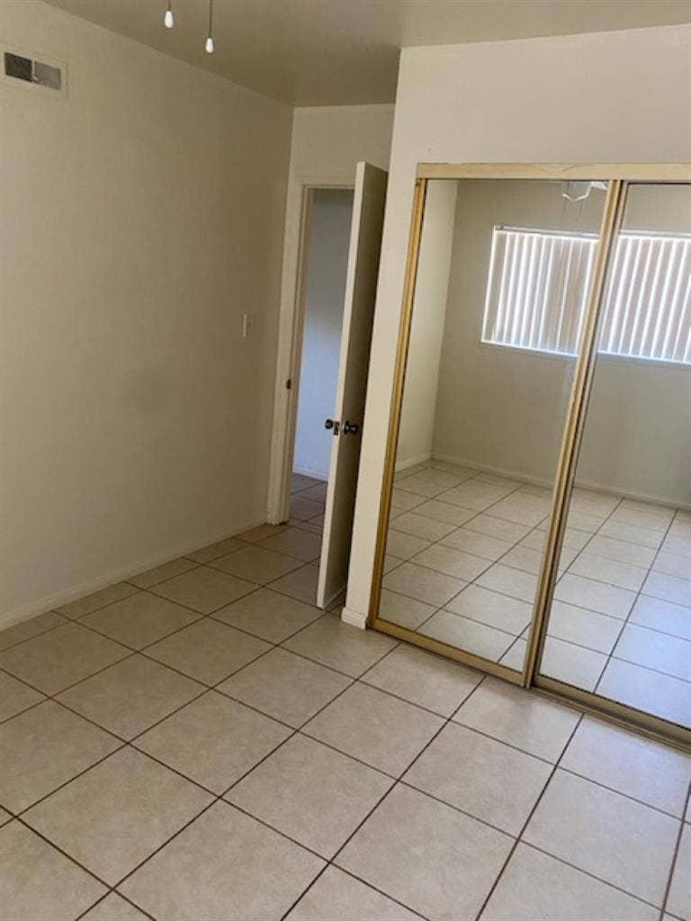 Looking for 4 roommates!