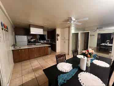 Looking for 4 roommates!