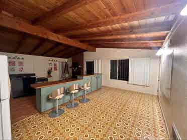Looking for 4 roommates!