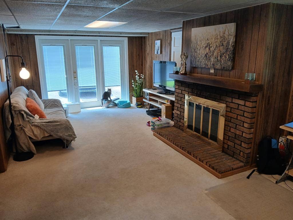 Master Bedroom w/ Private Bath