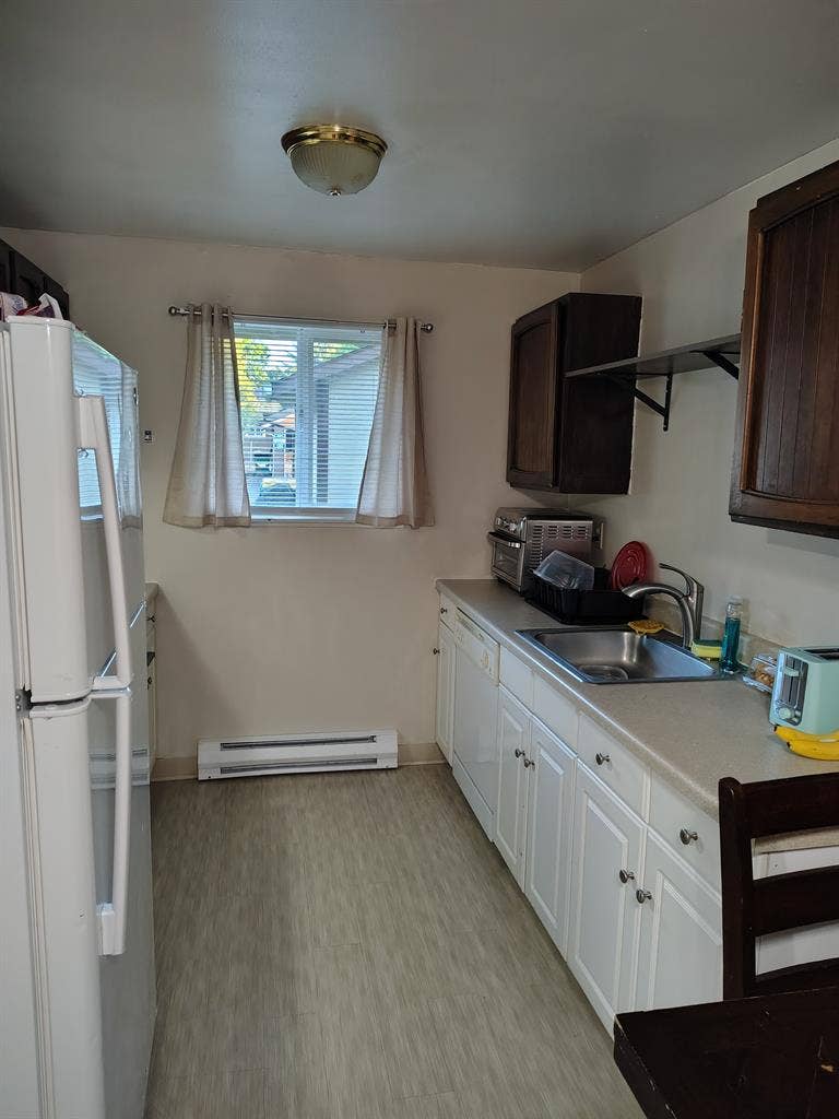 Room for rent, all utilities paid.