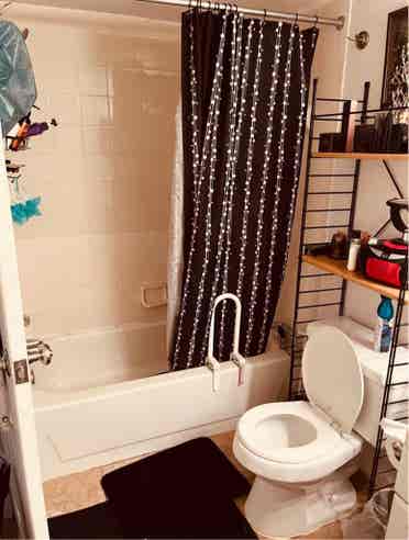 Room for rent $ Sterling Heights