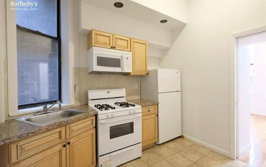 Midtown manhattan roommate