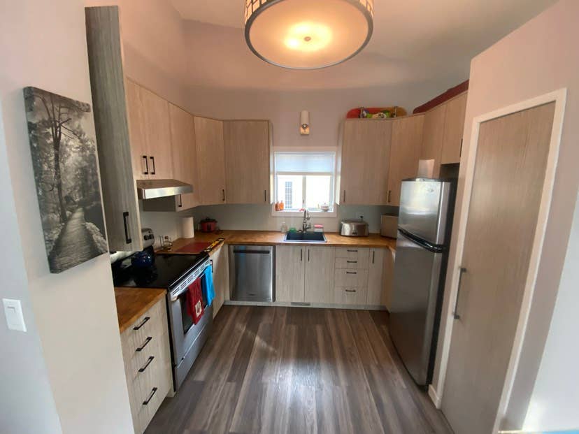 1bedroom, bath and cozy Area 4 Rent