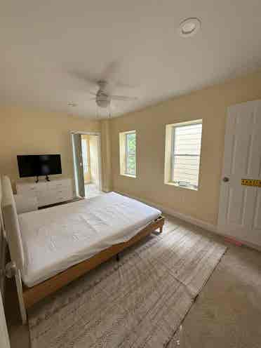 Large Top-Floor Room w/ Shared Bath