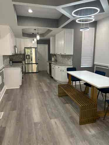 Large Top-Floor Room w/ Shared Bath
