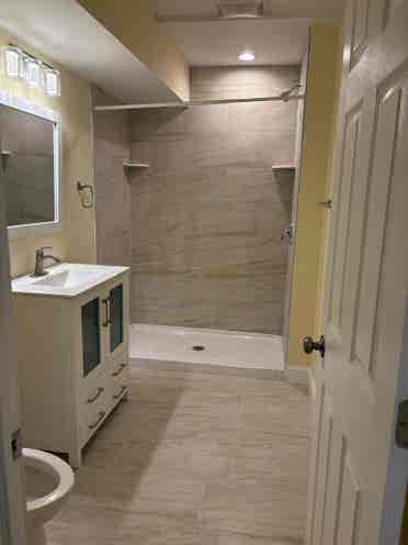 Large Top-Floor Room w/ Shared Bath