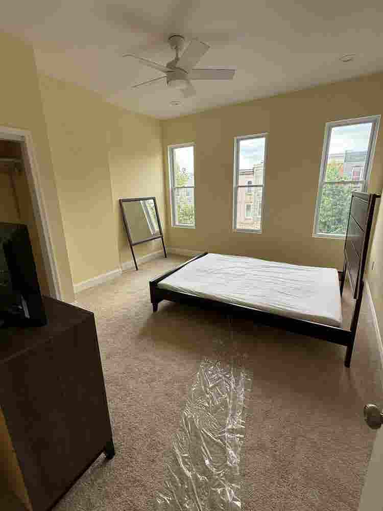 Large Top-Floor Room w/ Shared Bath