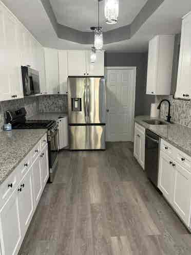 Large Top-Floor Room w/ Shared Bath