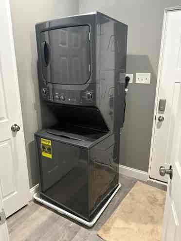 Large Top-Floor Room w/ Shared Bath