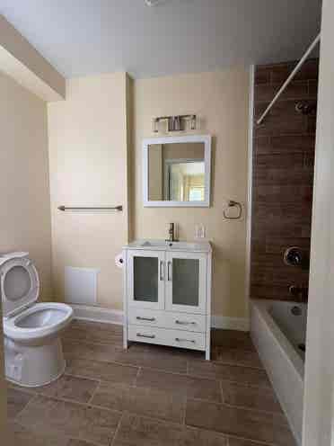 Large Top-Floor Room w/ Shared Bath