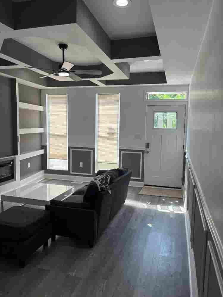 Large Top-Floor Room w/ Shared Bath