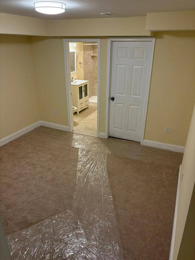 Cozy Top-Floor Room w/ Shared Bath
