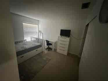 Room for rent in Boca Del Mar area