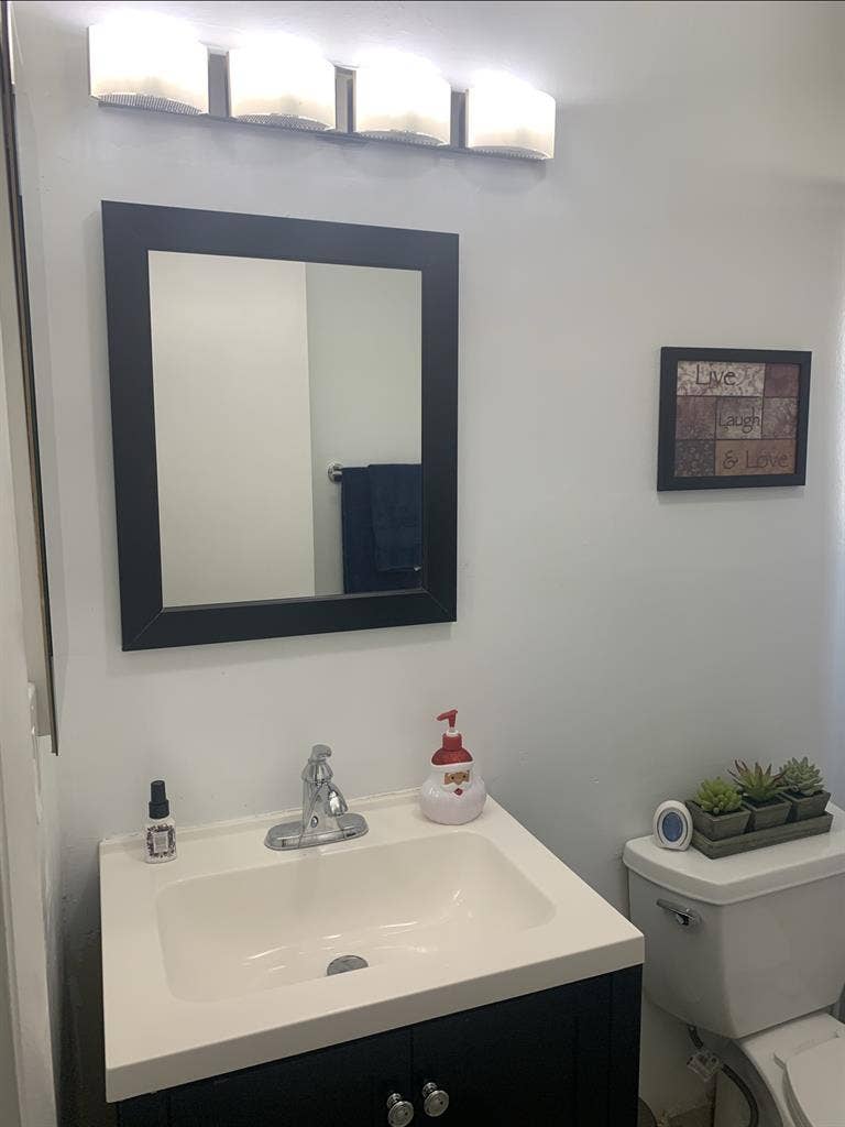 Room for rent in Boca Del Mar area