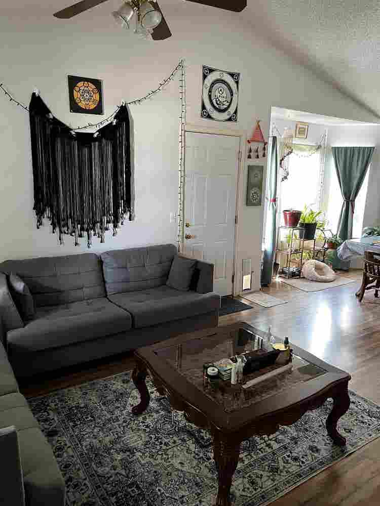 Boho Home - Female Roomie Needed