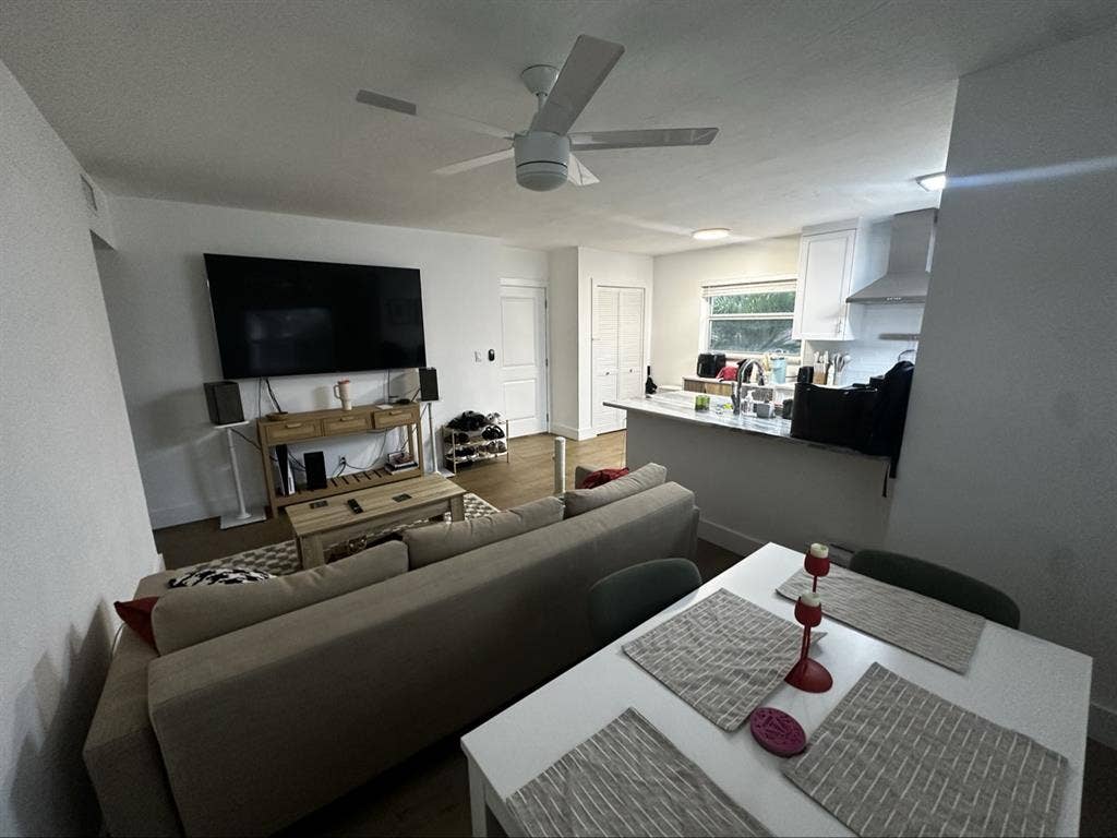 Beautiful Las Olas Apartment